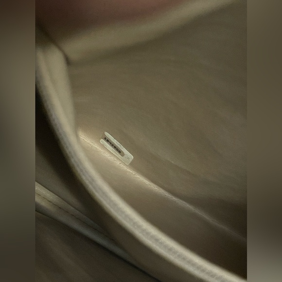 ❤️SOLD❤️ Auth Vintage CHANEL Beige Lambskin Chevron Shoulder Bag with 24K GHW - Picture 9 of 9